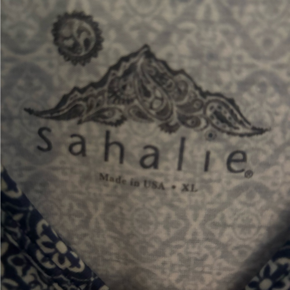 NWOT Sahalie Navy and White Geometric Short Sleeve Top - Picture 2 of 9